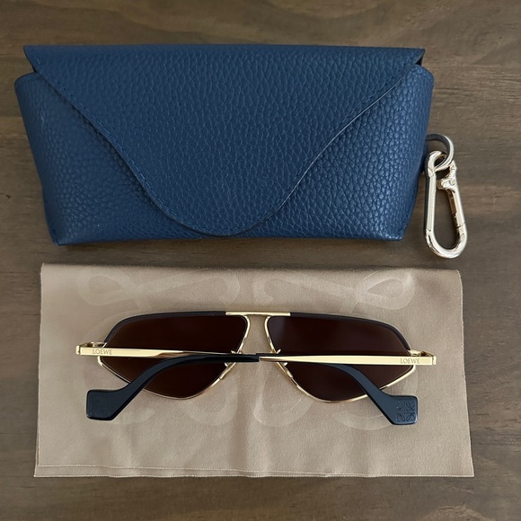 Loewe LW40039U 30E Sunglasses - Picture 2 of 7